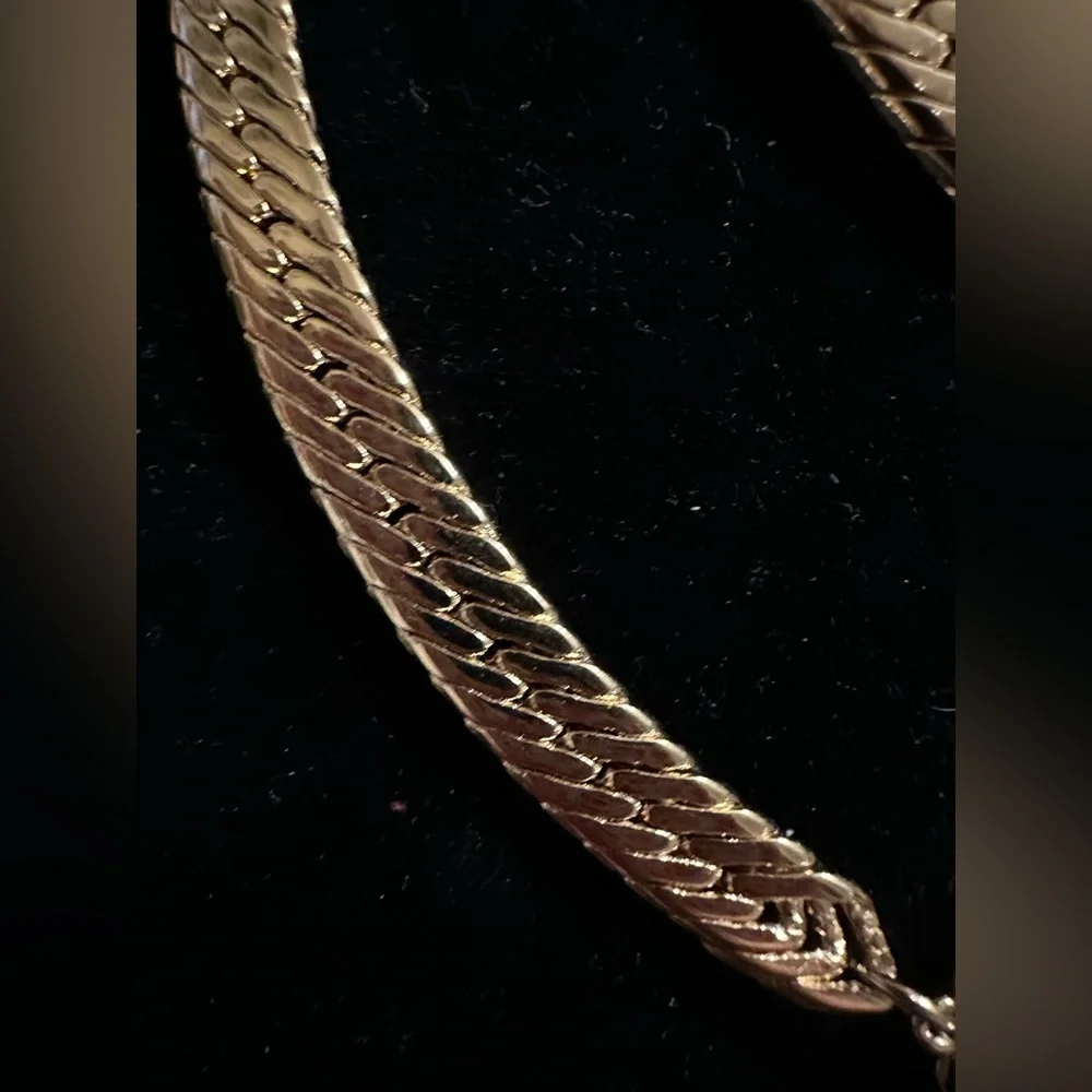 Vintage Givenchy 30” Gold Herringbone Chain Necklace‎ - Picture 4 of 6